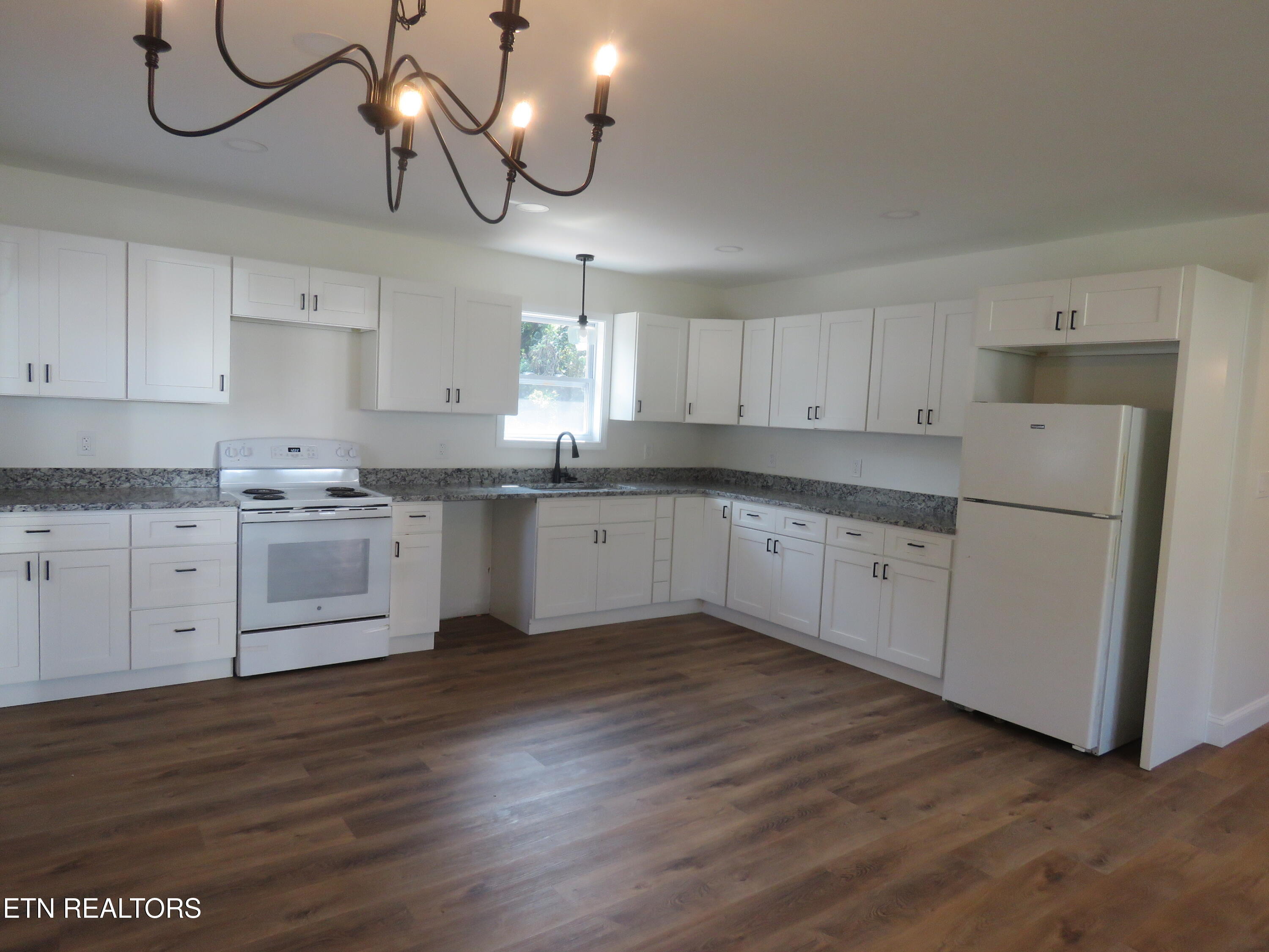 108 E Arrowwood Rd