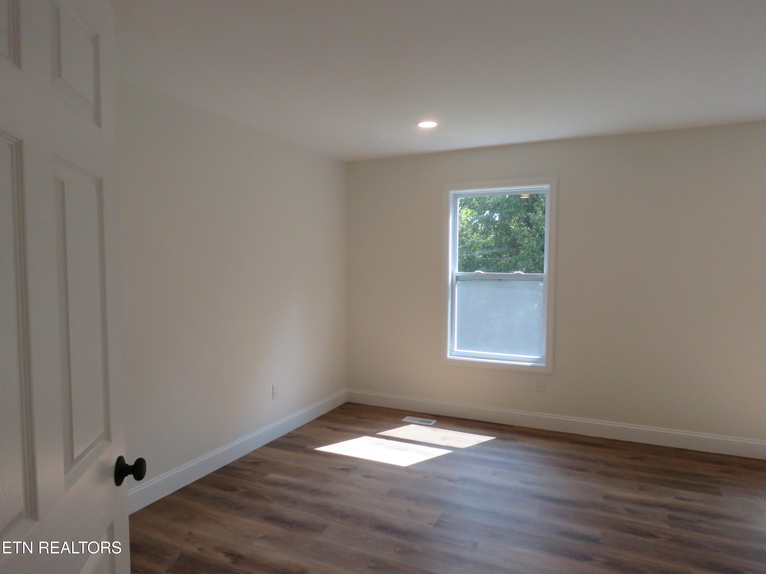 108 E Arrowwood Rd