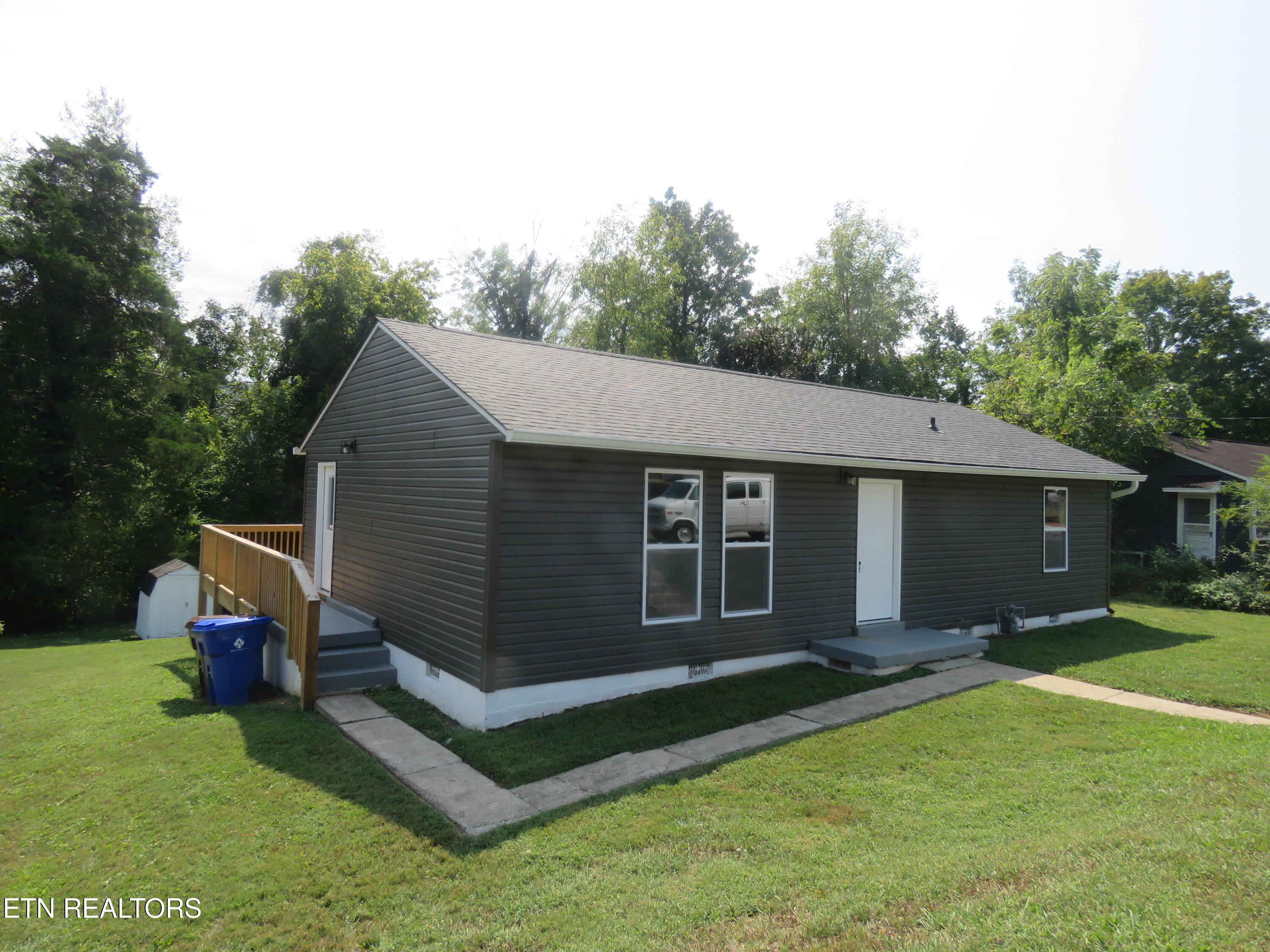 108 E Arrowwood Rd