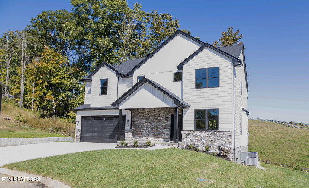 2200 Lulu Lizzy Lane