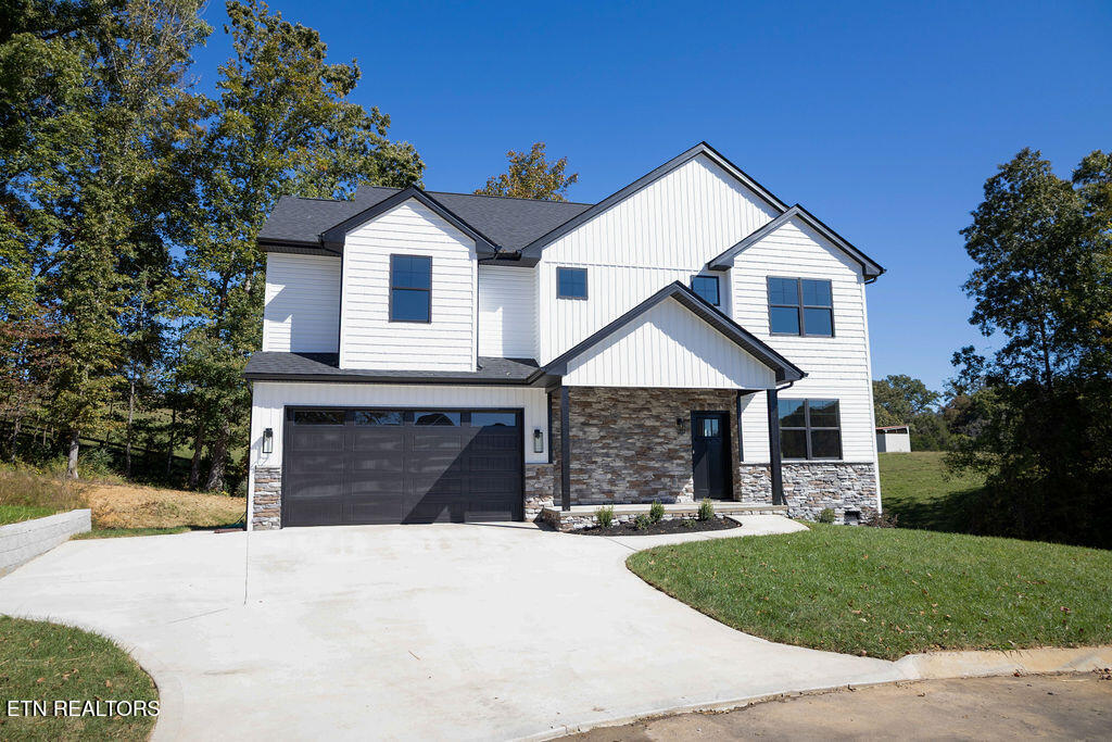 2200 Lulu Lizzy Lane