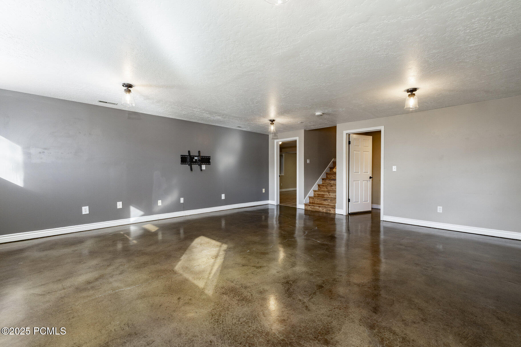 8906 Upper Lando Lane