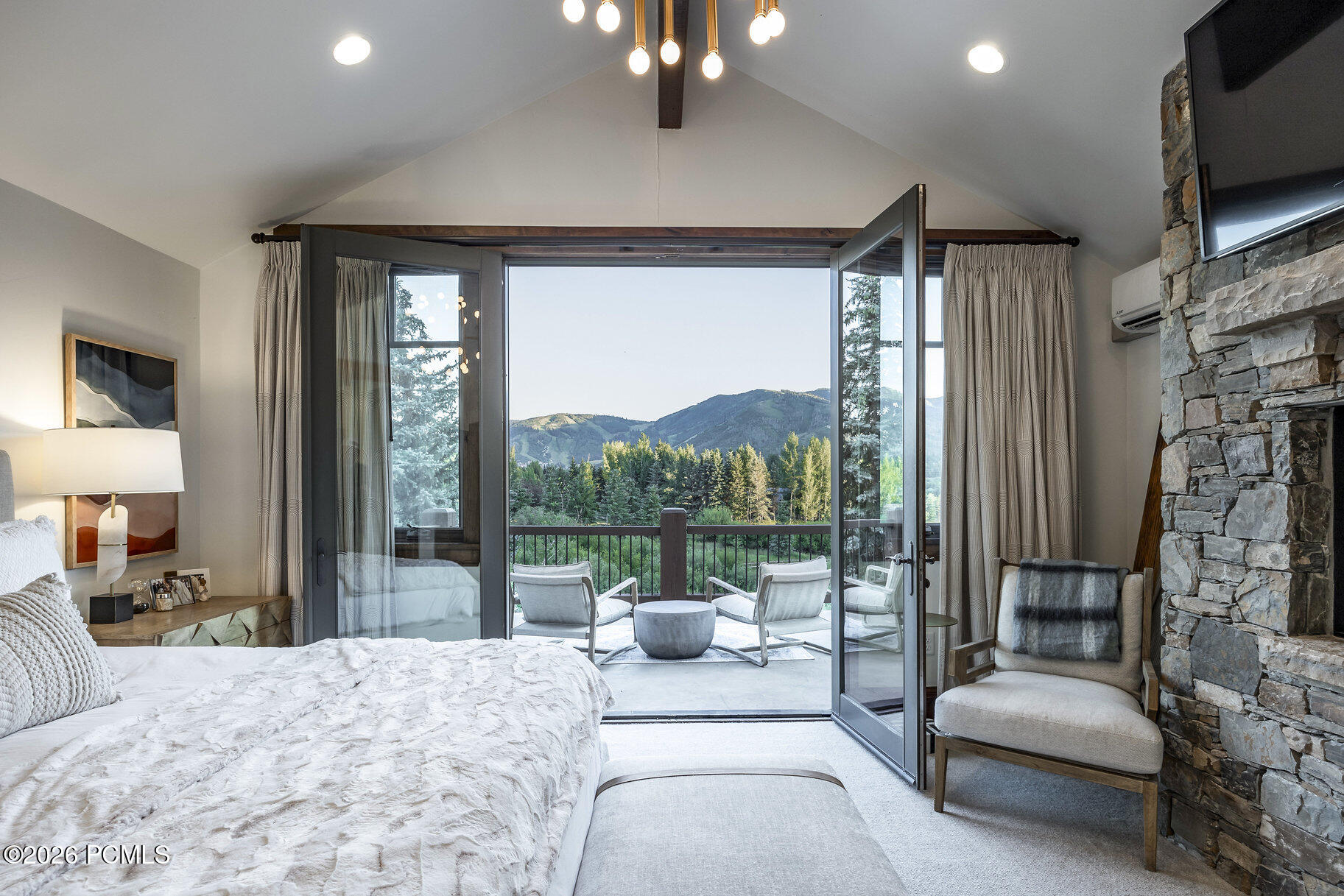 3000 Crestline Drive