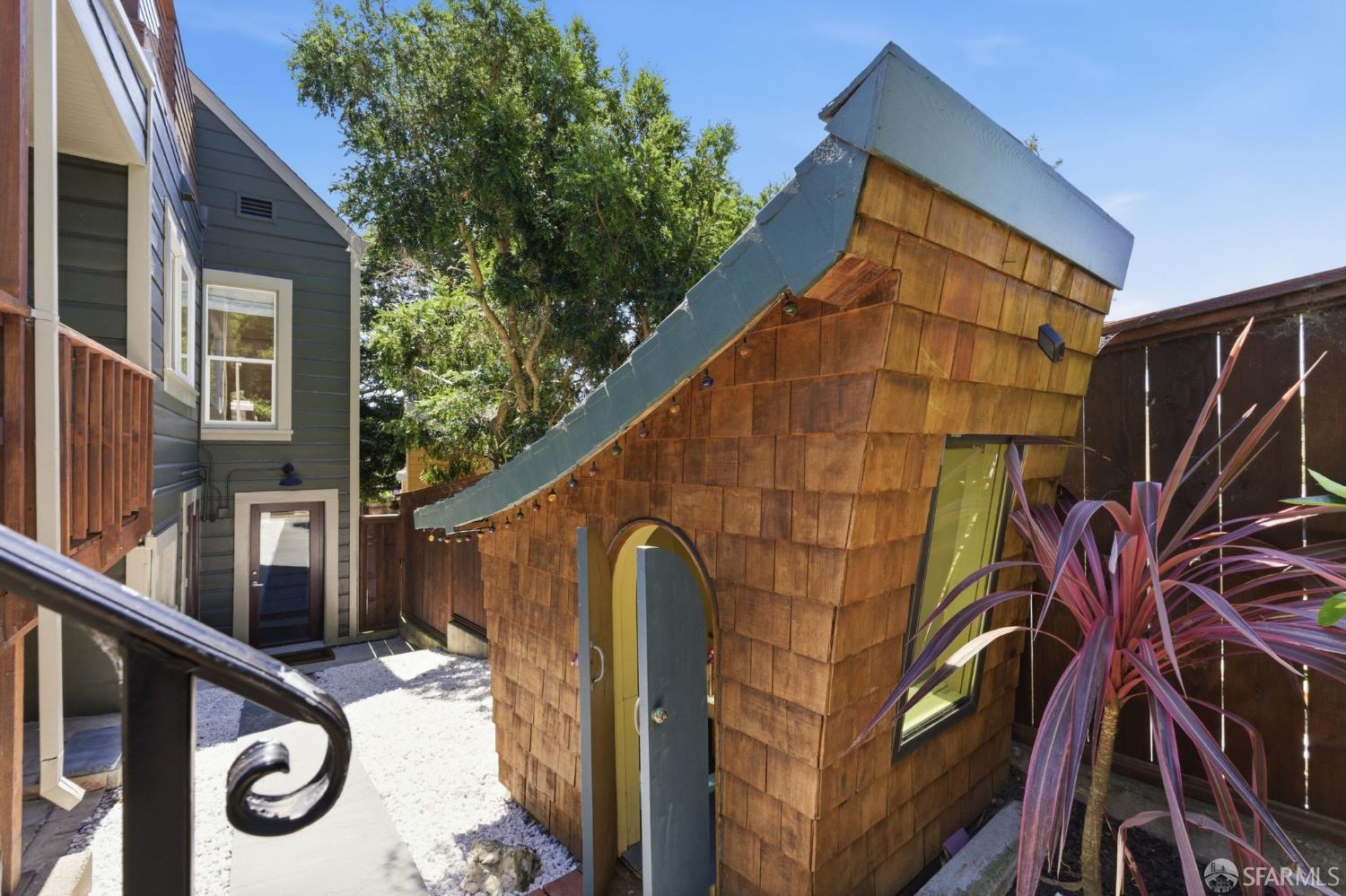 38 Lippard Avenue