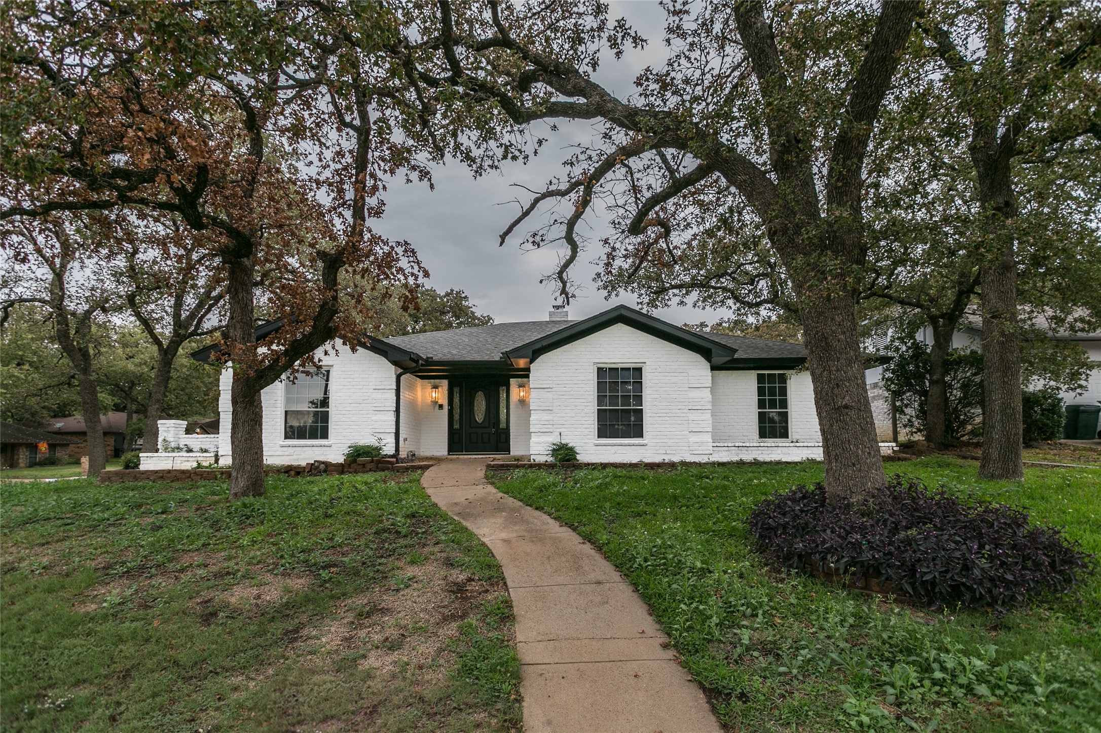 401 Chisholm Trail