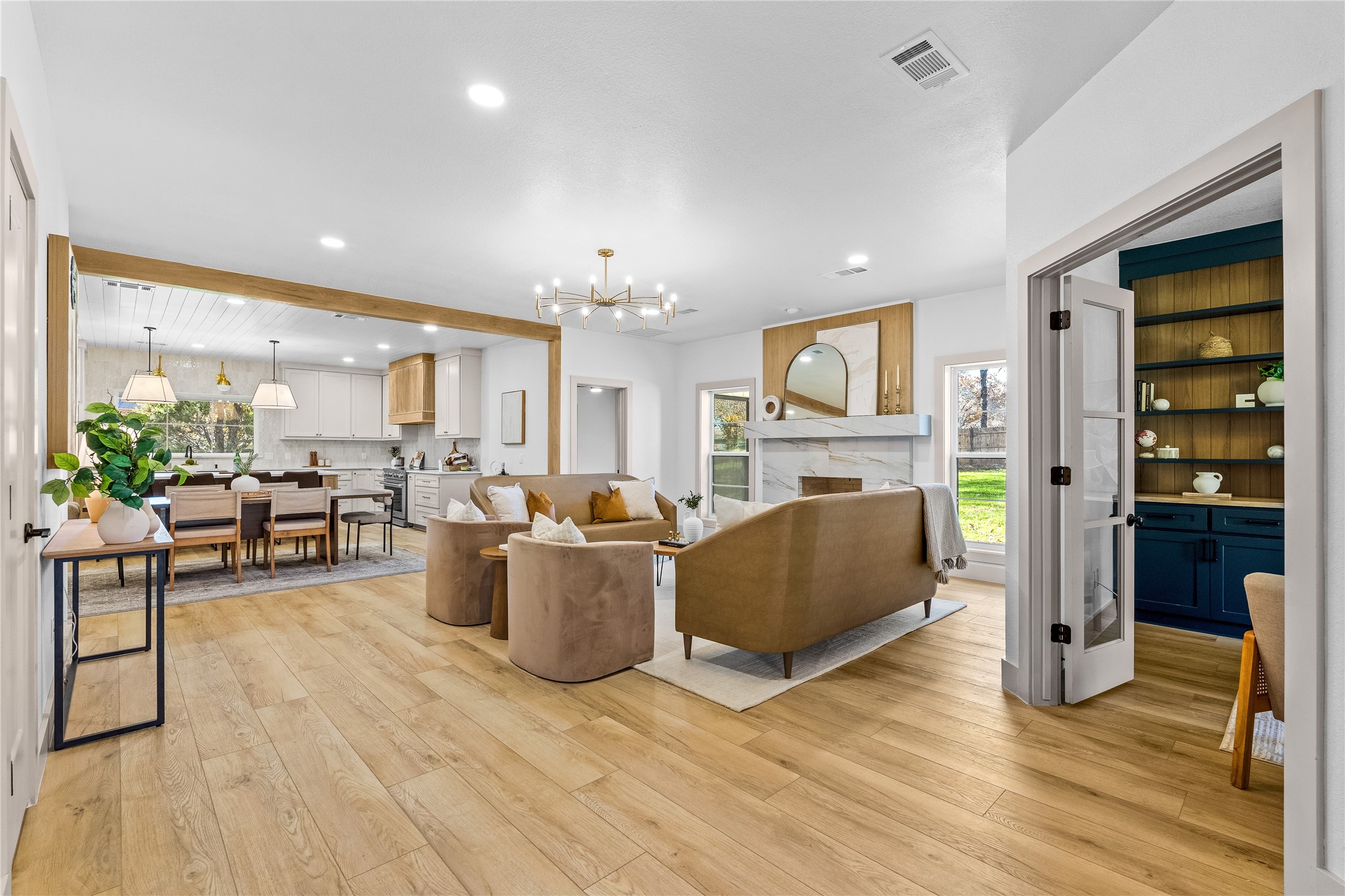 2400 Fawkes Lane