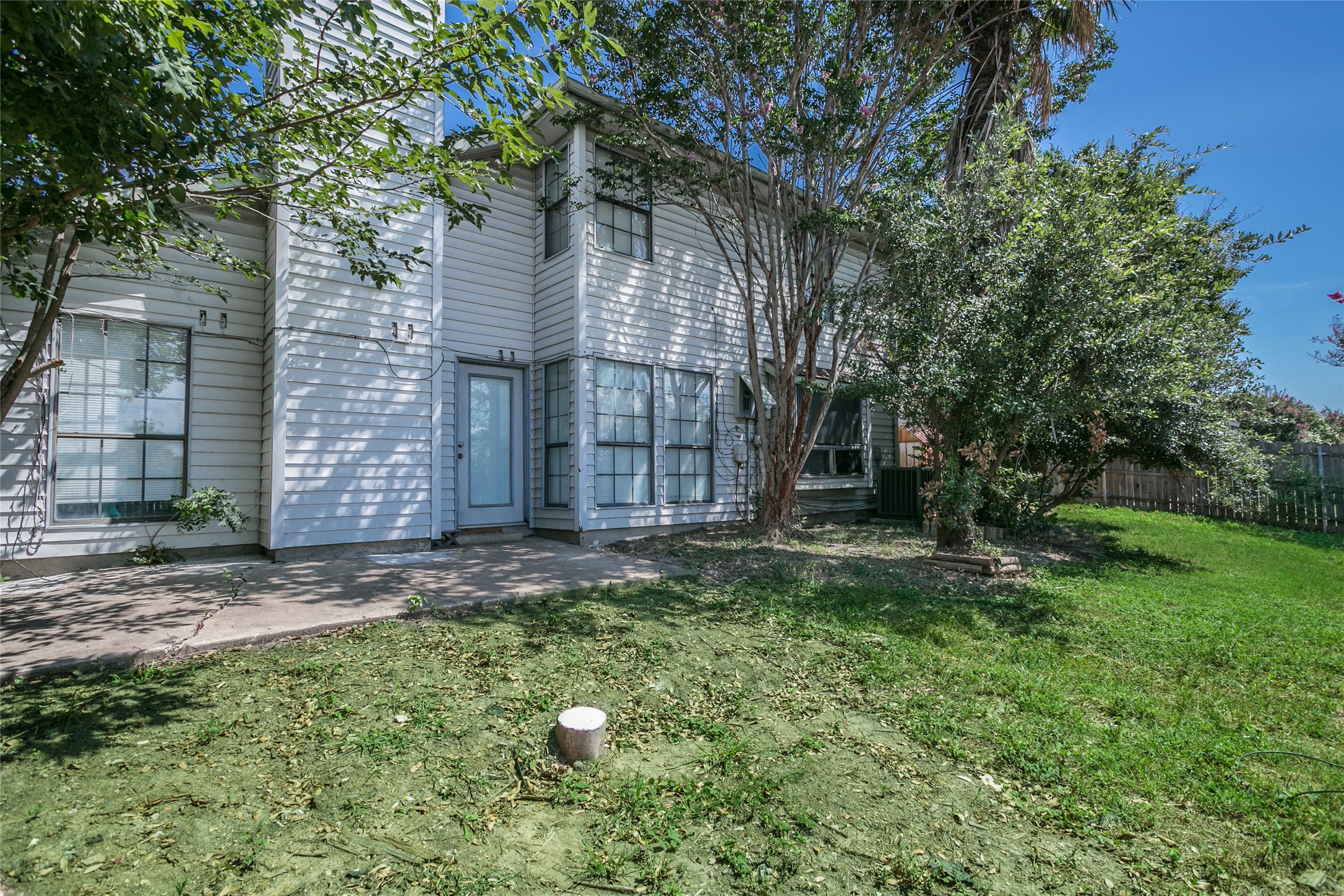 2302 Gladstone Drive