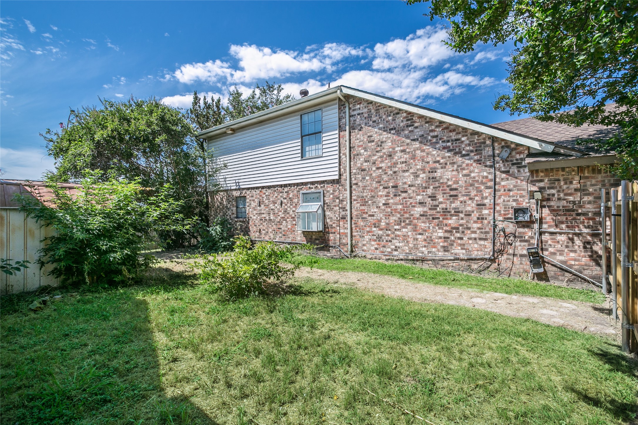 2302 Gladstone Drive