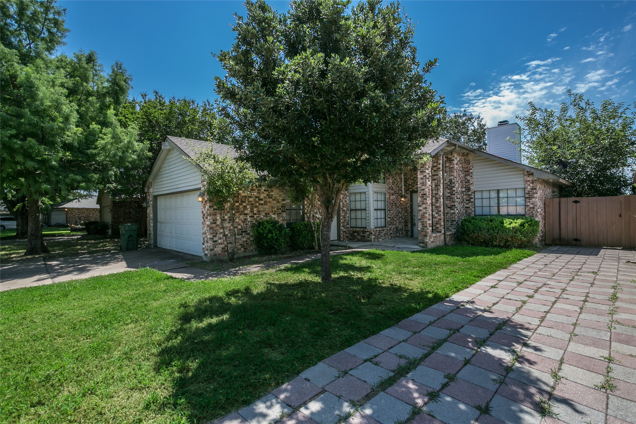 2302 Gladstone Drive
