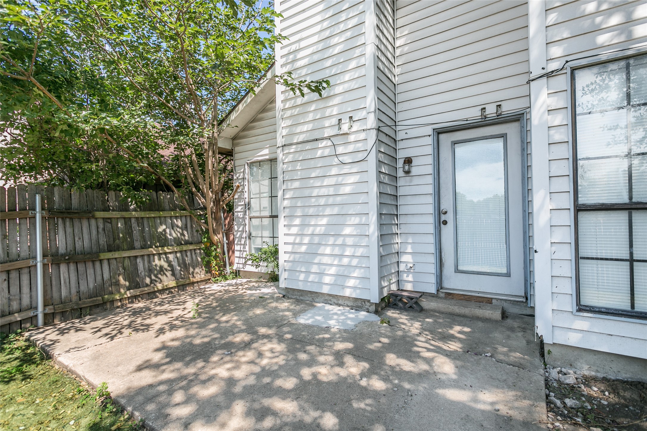 2302 Gladstone Drive