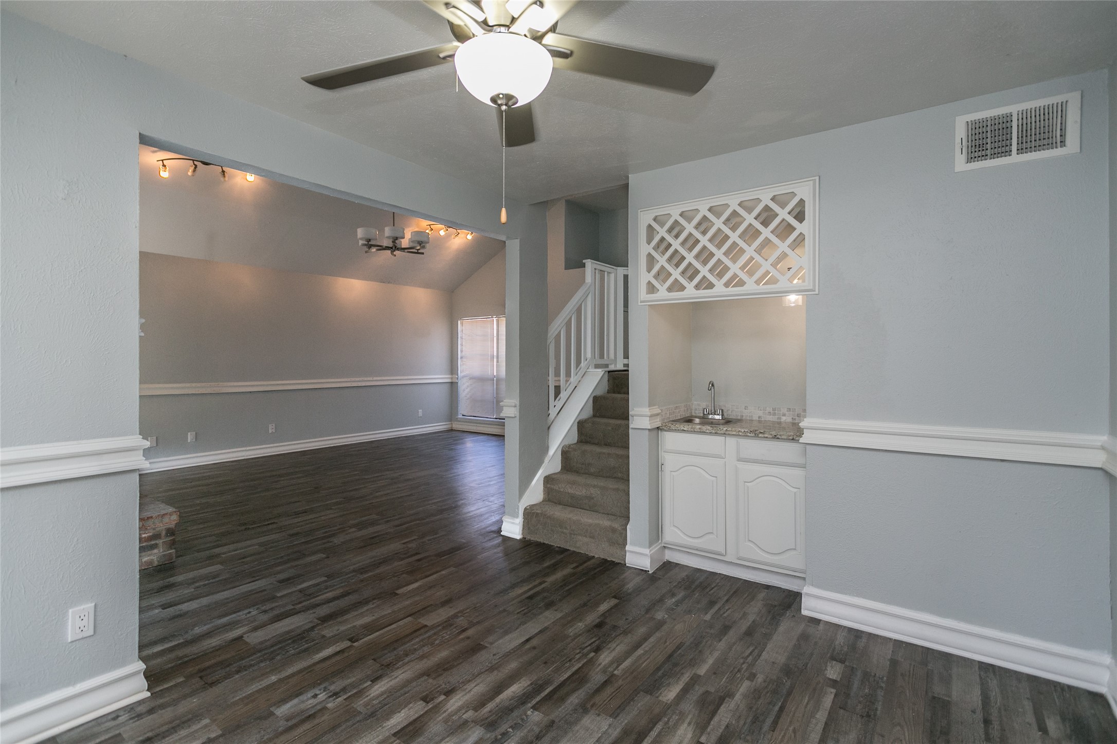 2302 Gladstone Drive