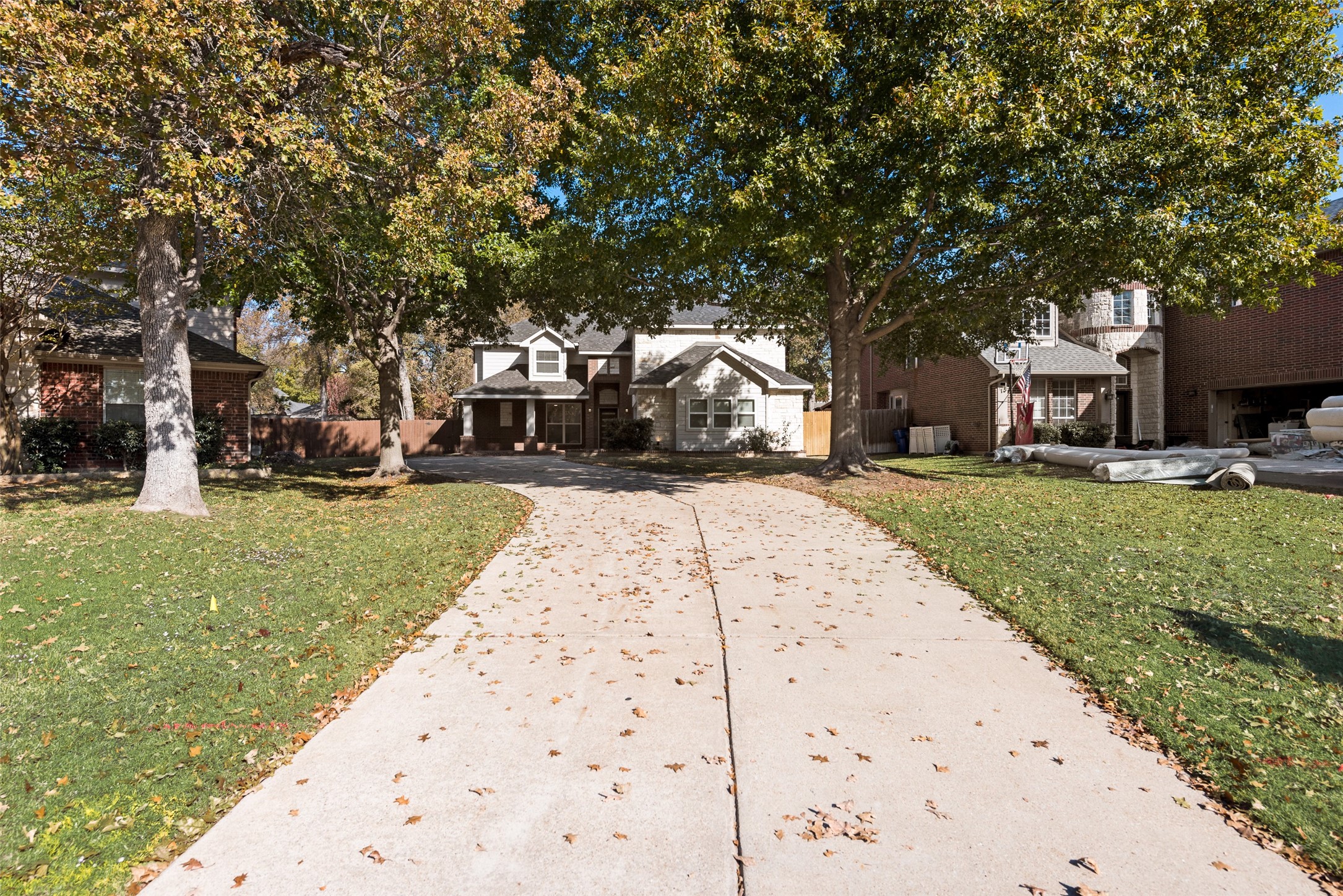 2418 Bent Trail