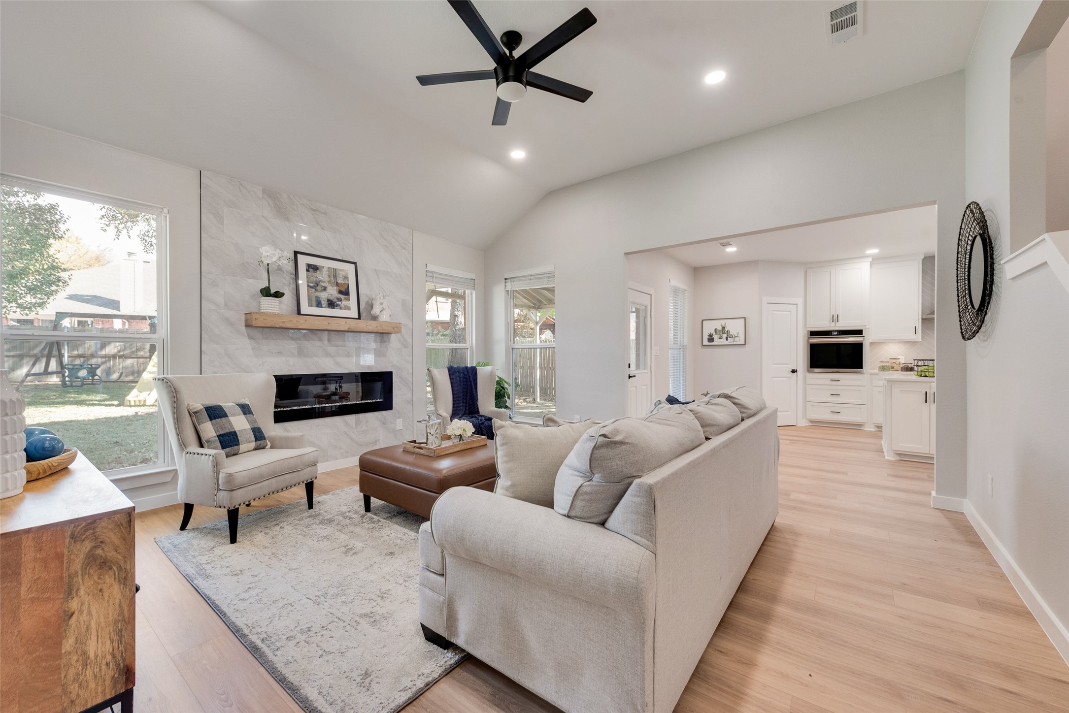 2418 Bent Trail