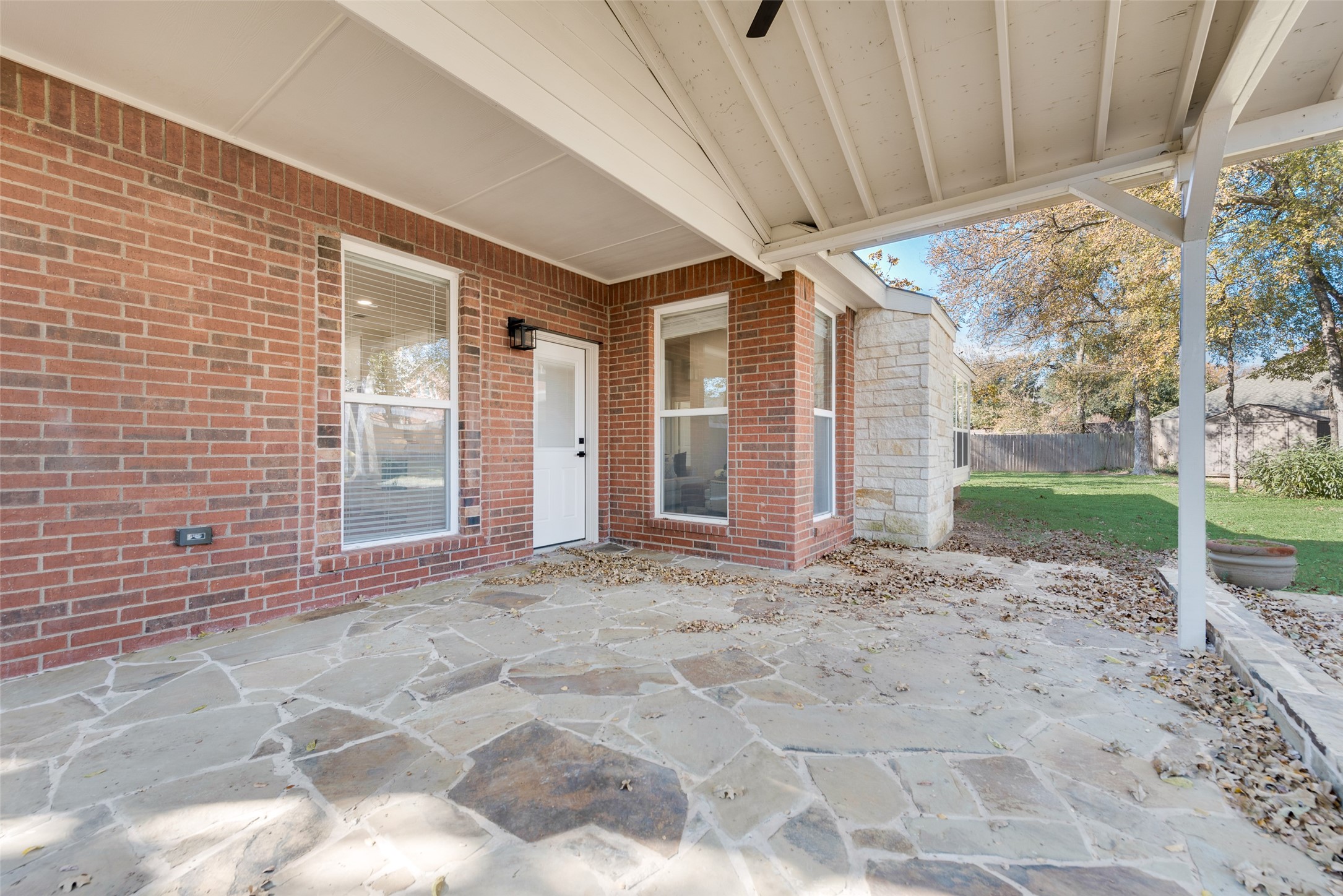 2418 Bent Trail