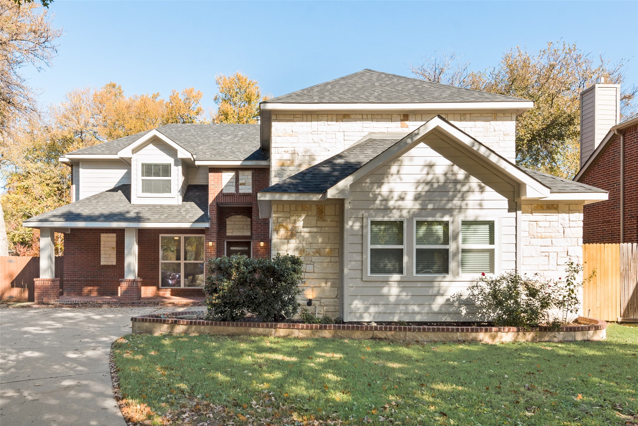 2418 Bent Trail