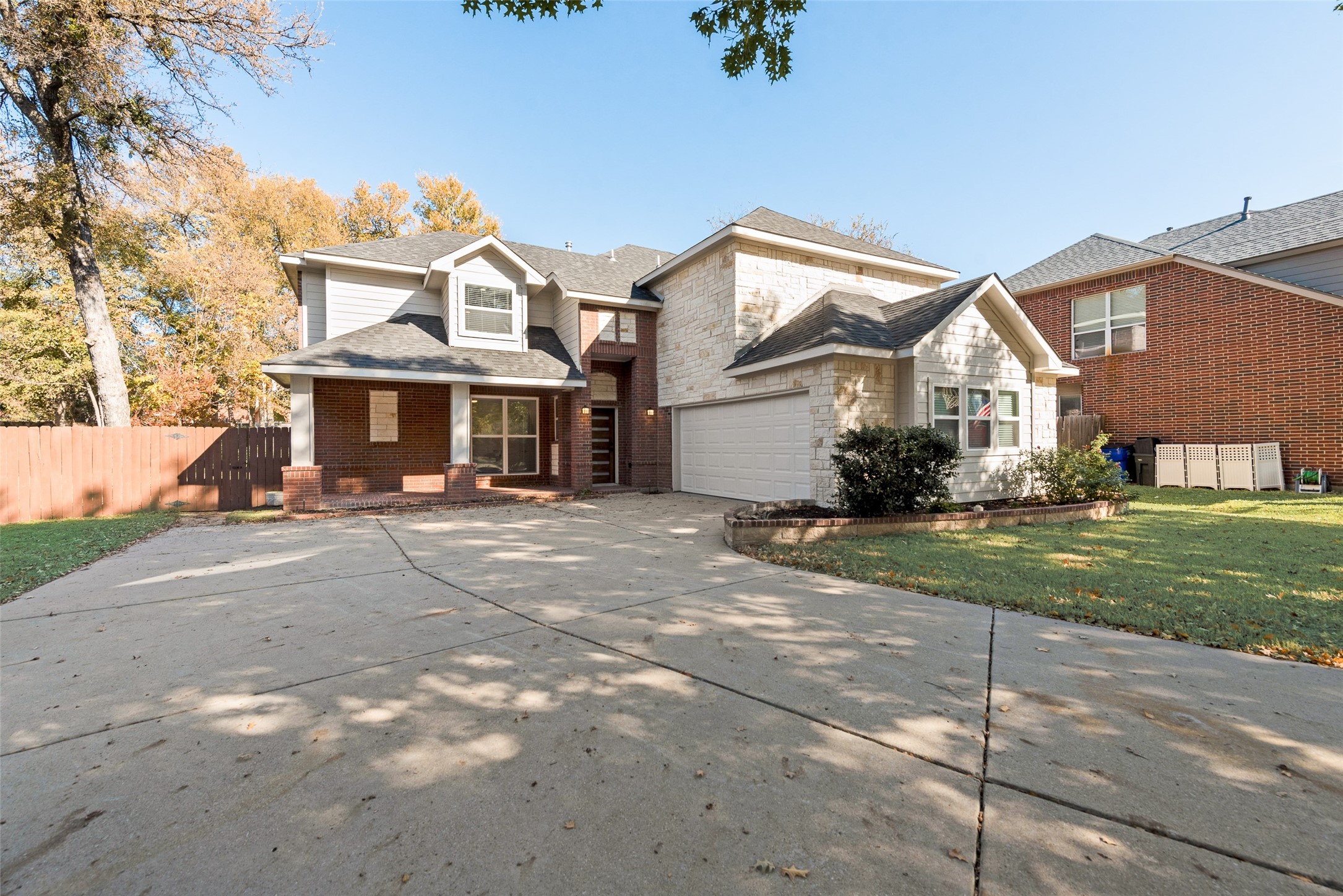2418 Bent Trail