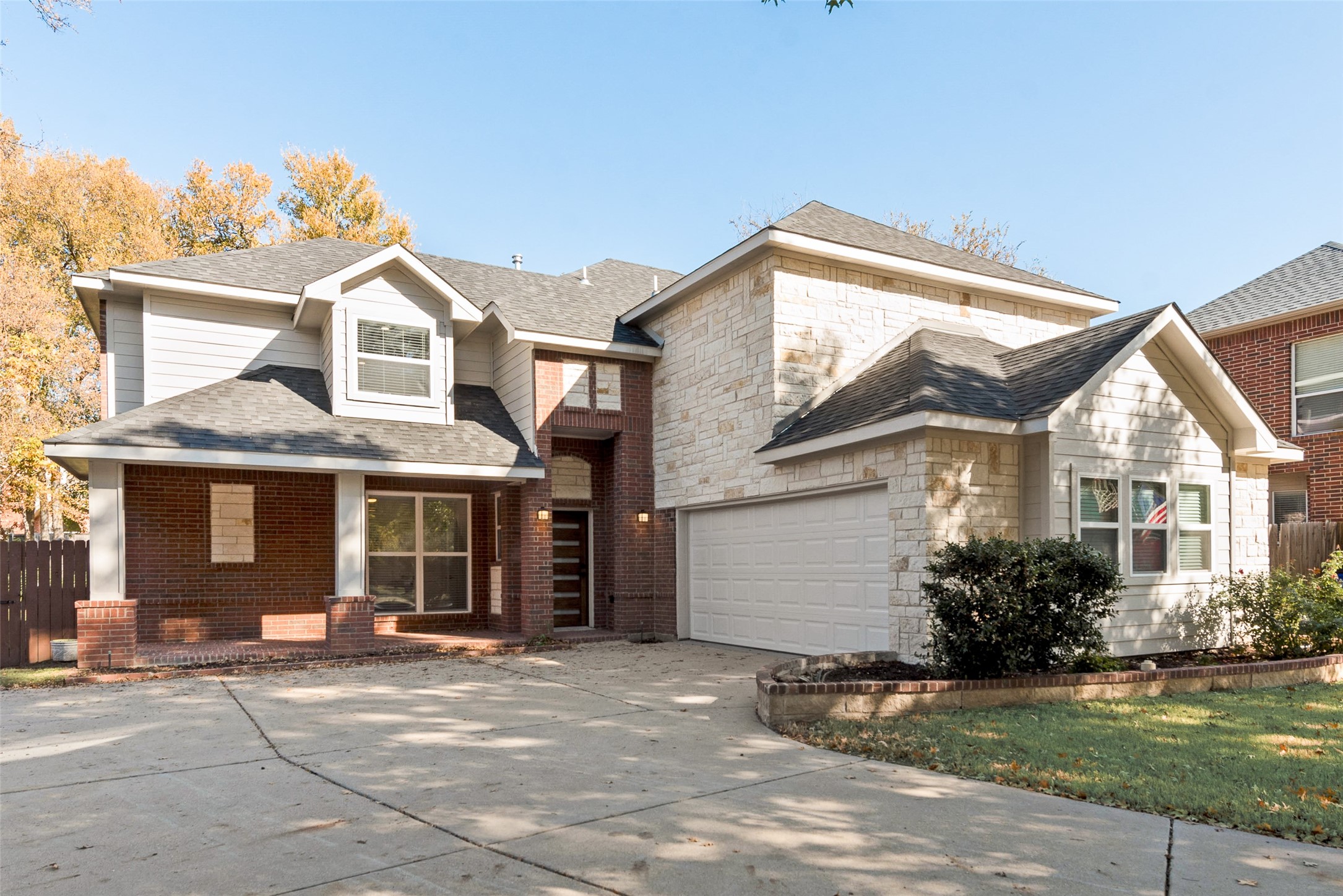 2418 Bent Trail