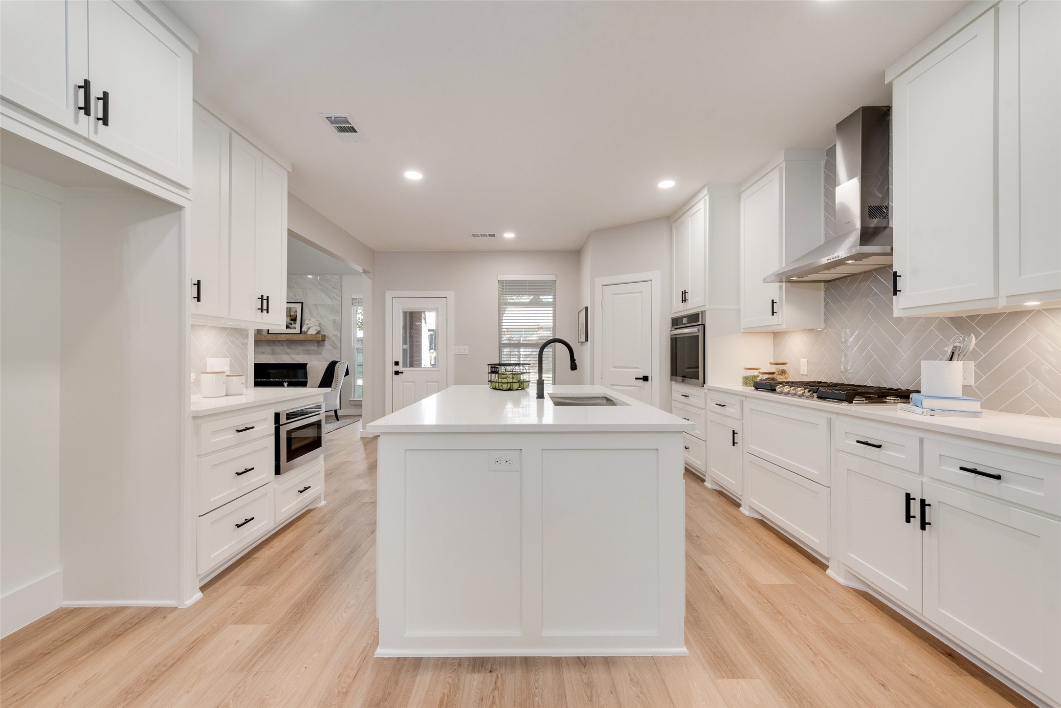 2418 Bent Trail