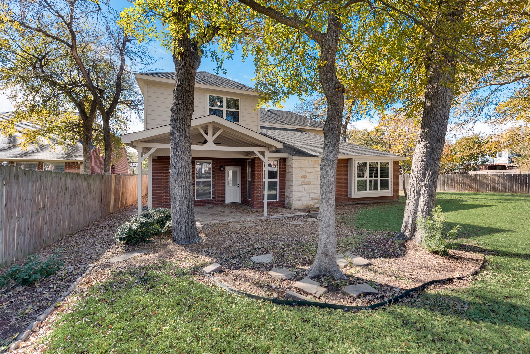 2418 Bent Trail