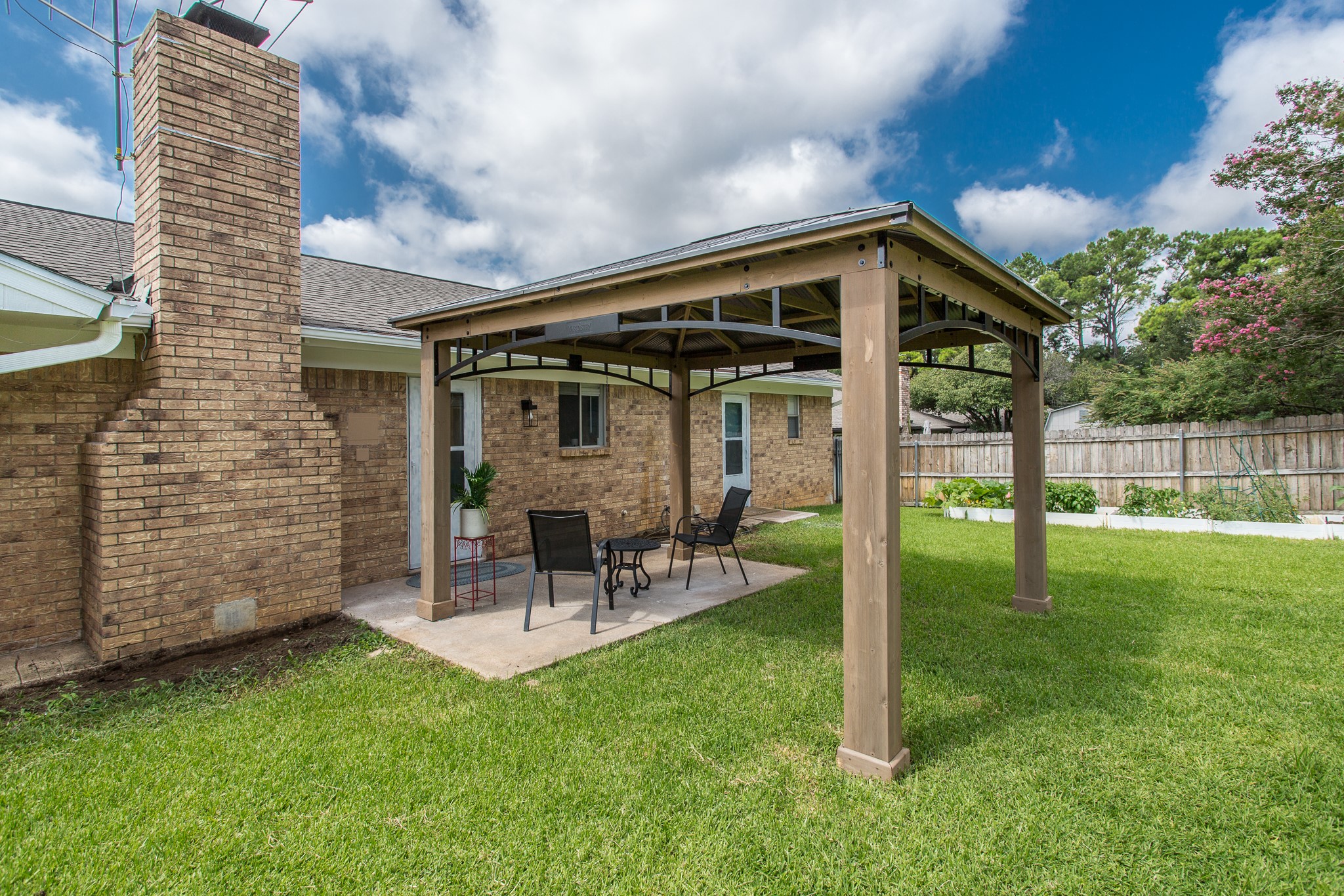 4045 Glenbrook Drive