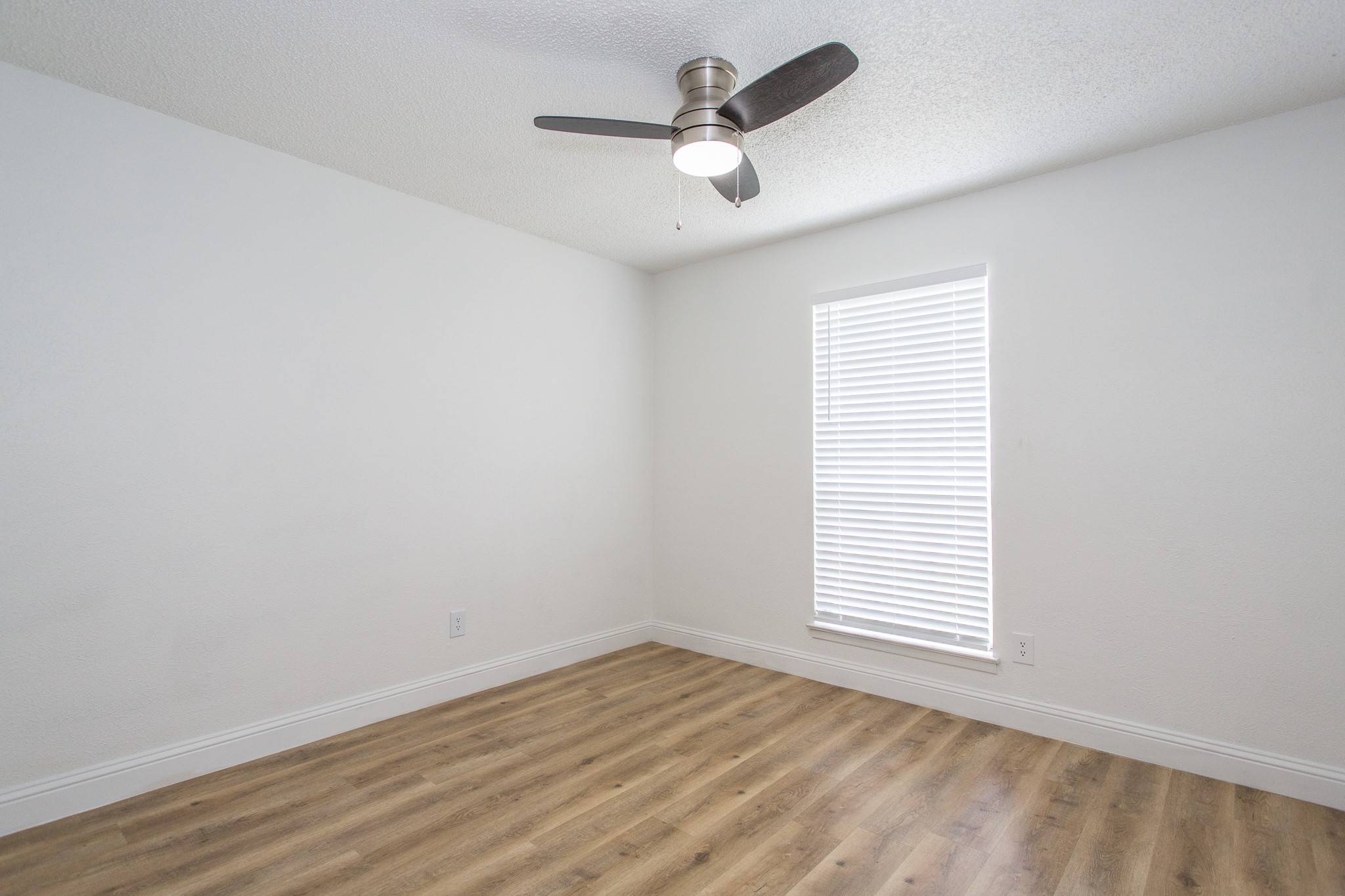 4045 Glenbrook Drive