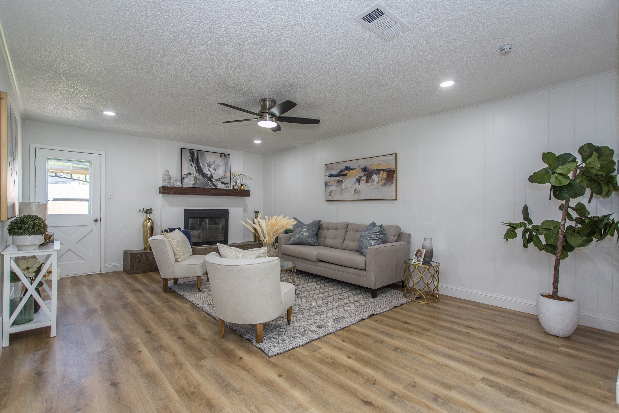 4045 Glenbrook Drive