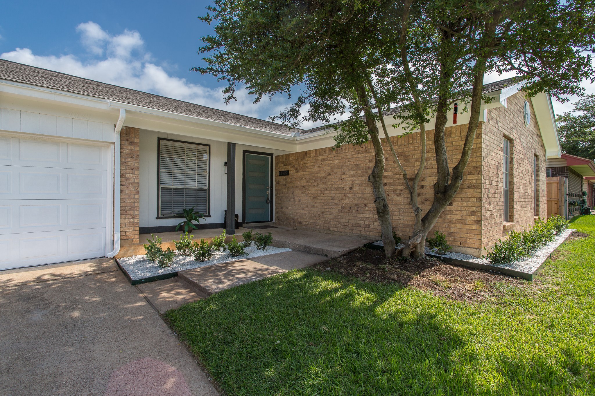 4045 Glenbrook Drive