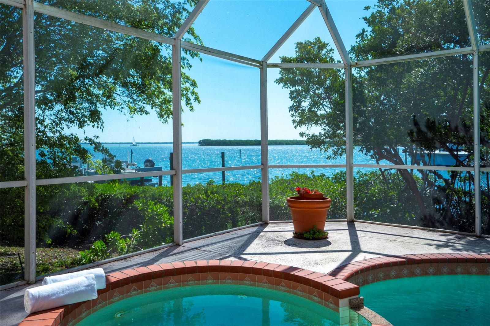 781 HIDEAWAY BAY DR