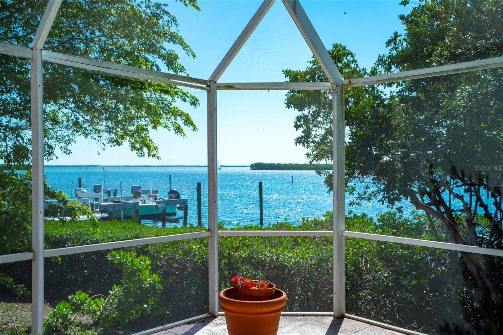 781 HIDEAWAY BAY DR