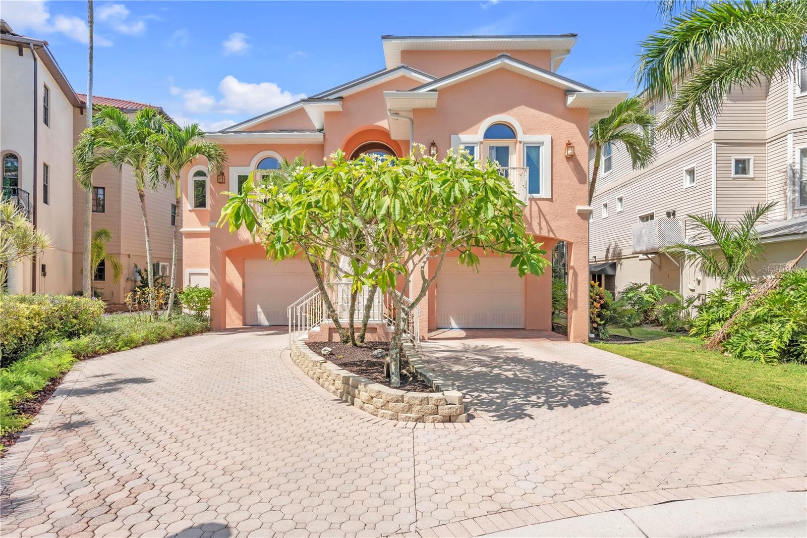 1508 BOWLEES CV