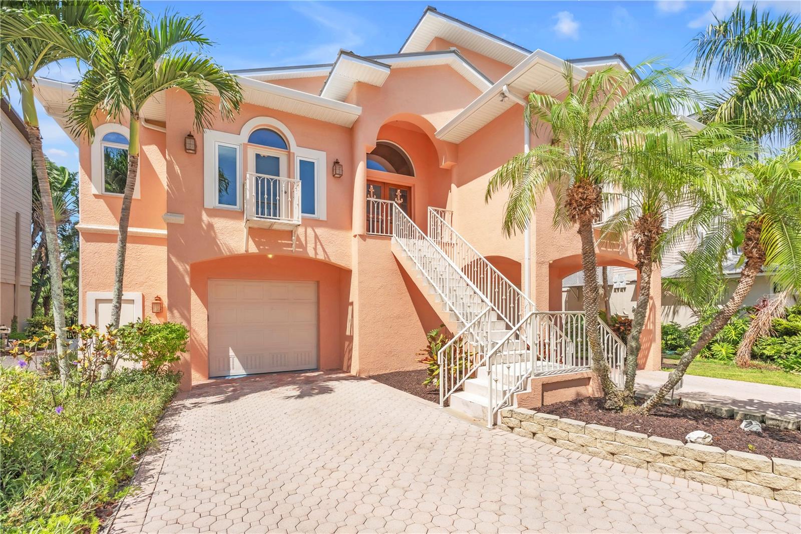 1508 BOWLEES CV