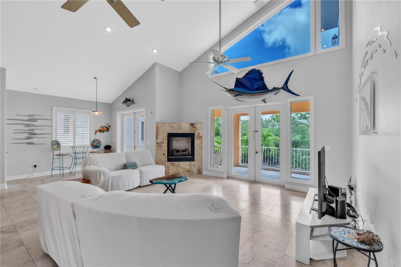 1508 BOWLEES CV