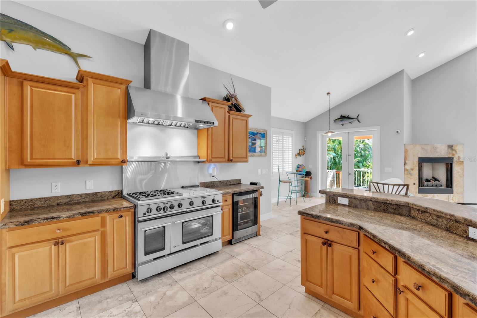 1508 BOWLEES CV