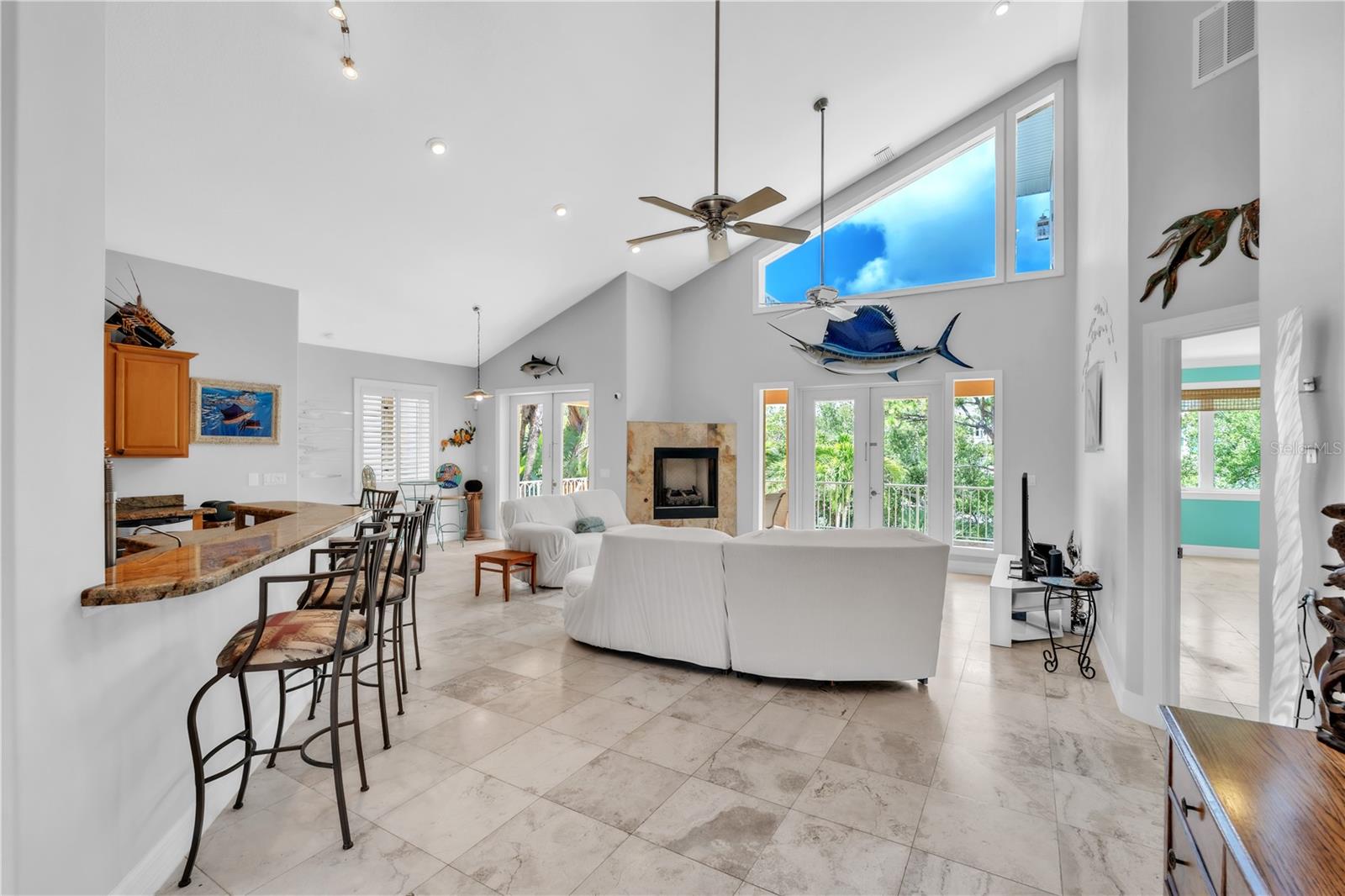 1508 BOWLEES CV