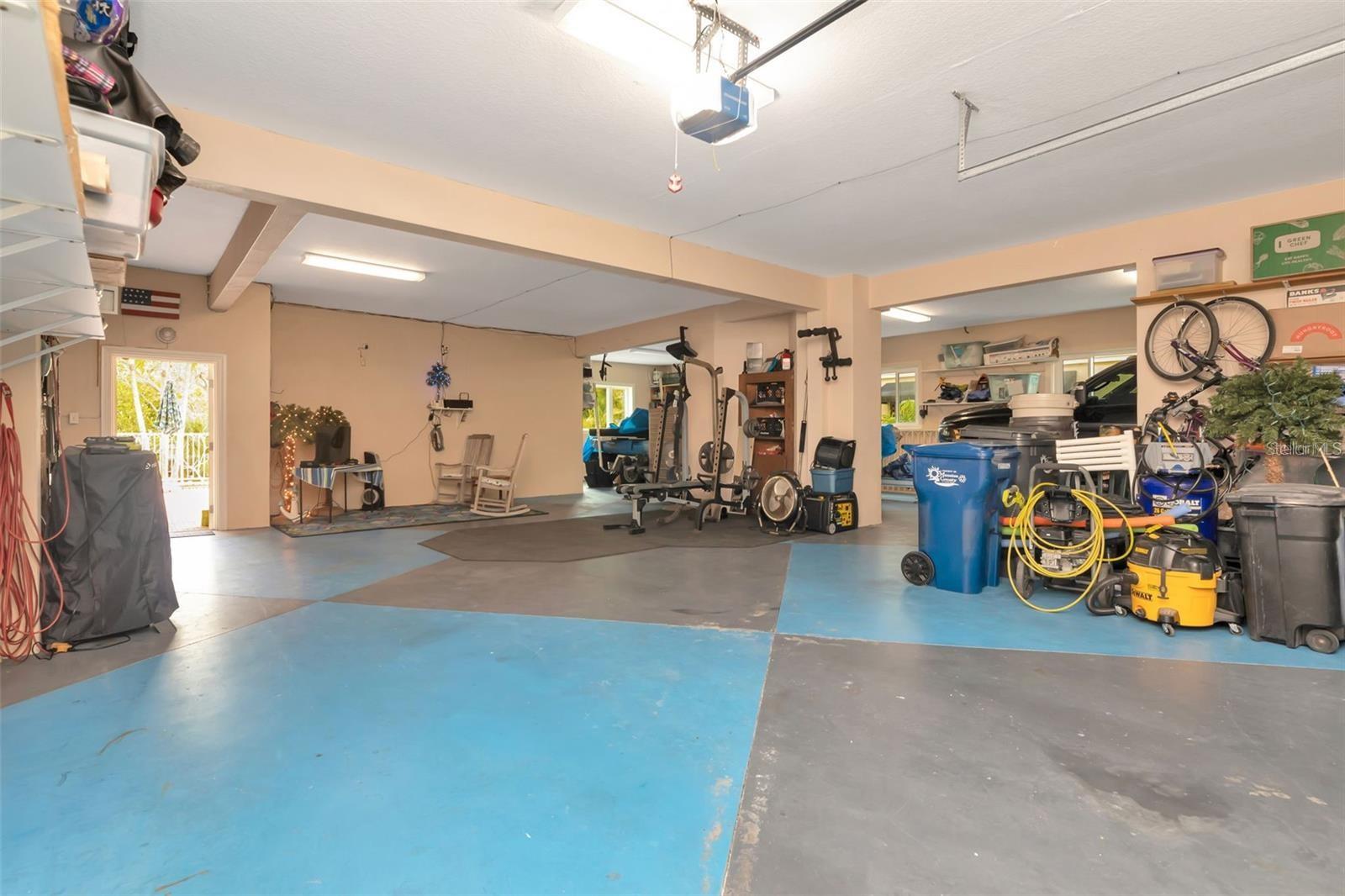 1508 BOWLEES CV