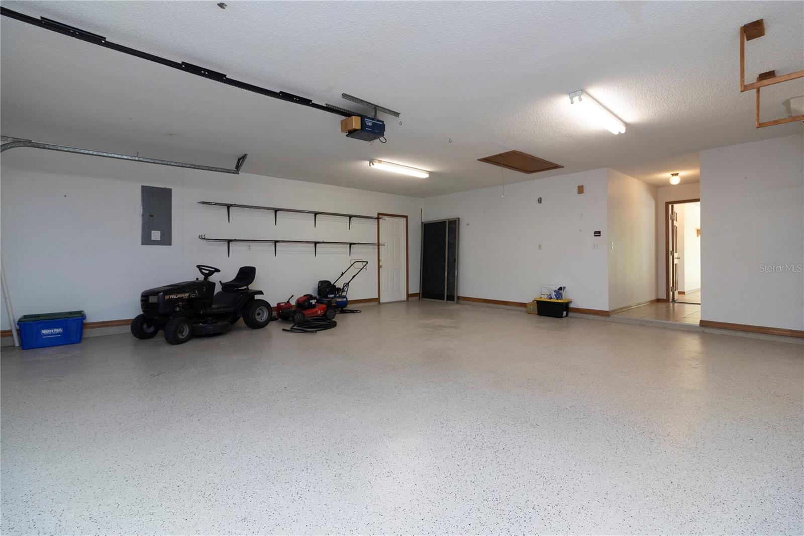 19 ZIRCON CT