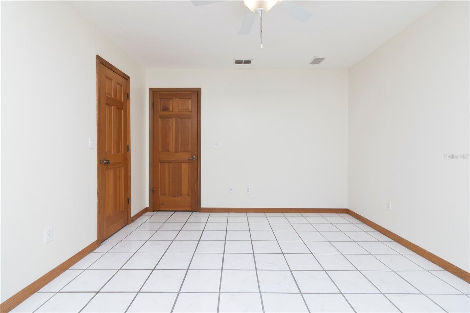 19 ZIRCON CT