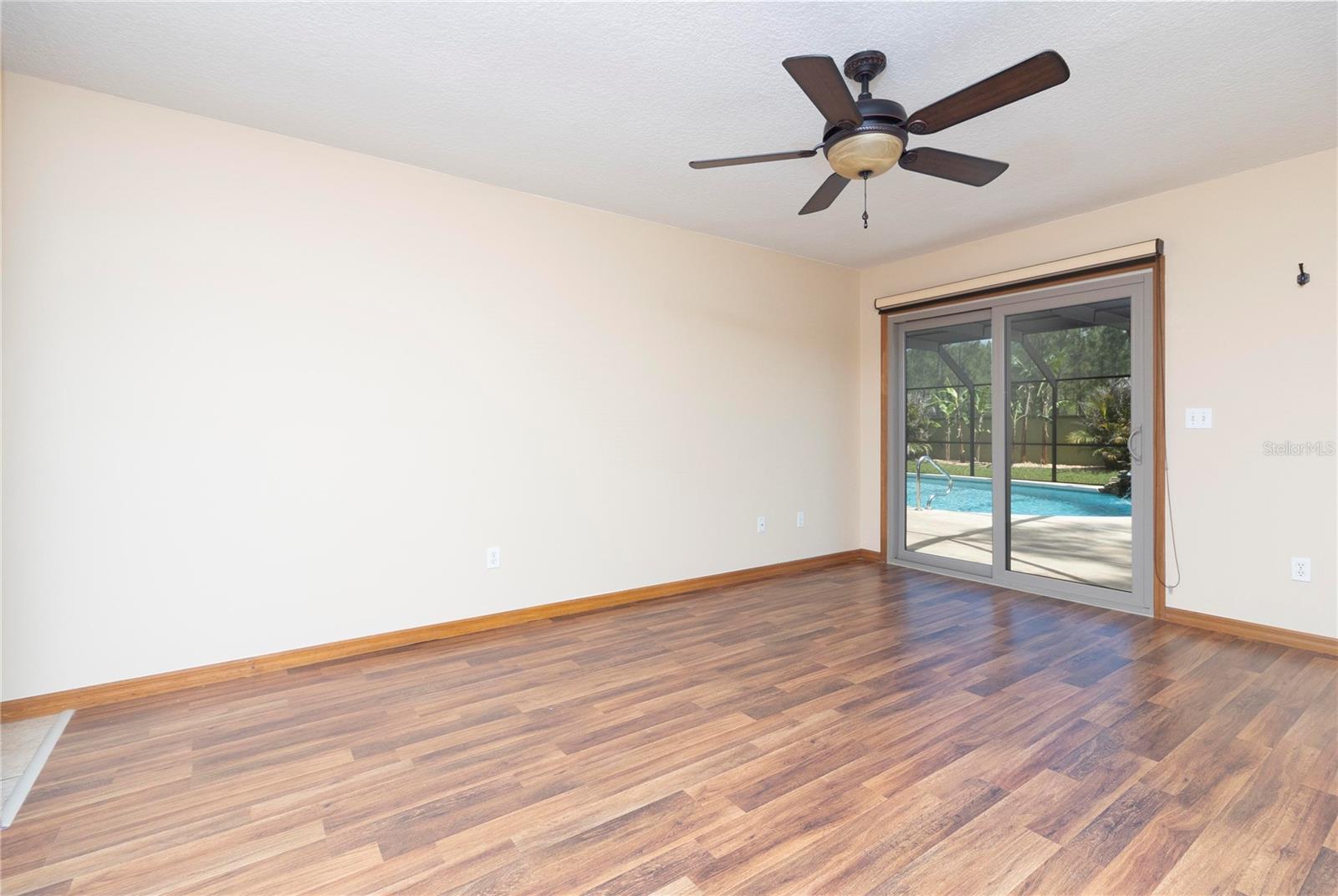 19 ZIRCON CT