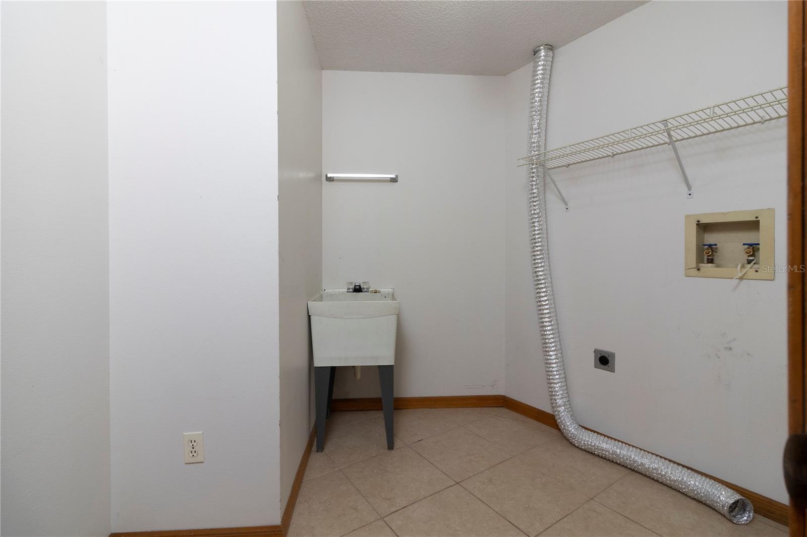 19 ZIRCON CT