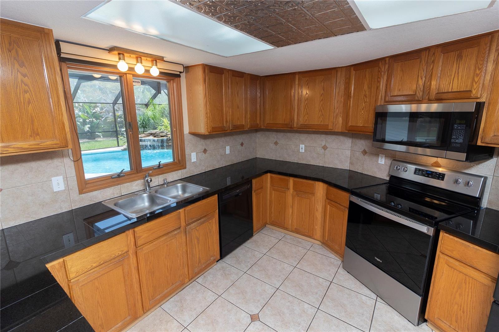 19 ZIRCON CT