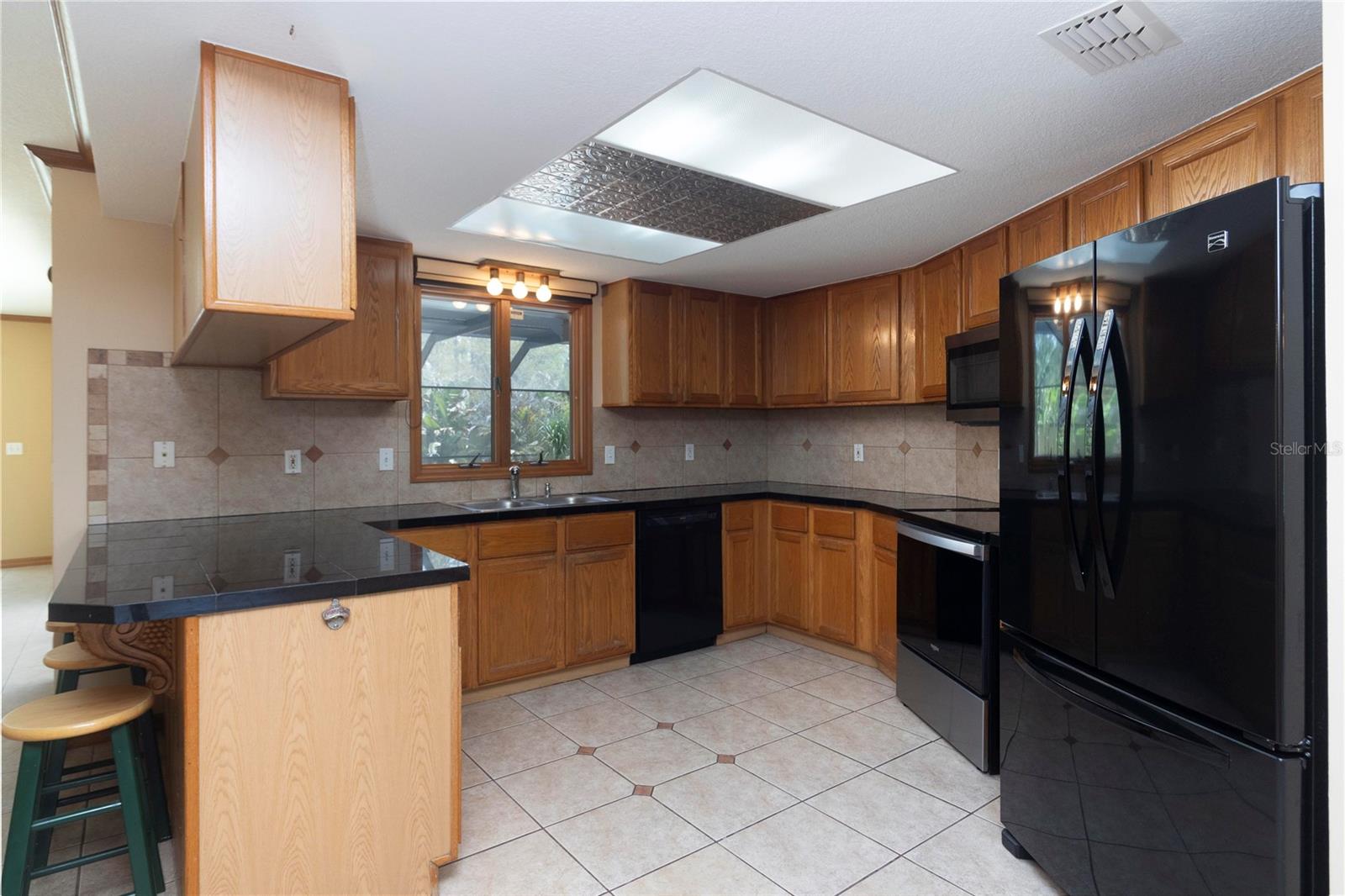 19 ZIRCON CT