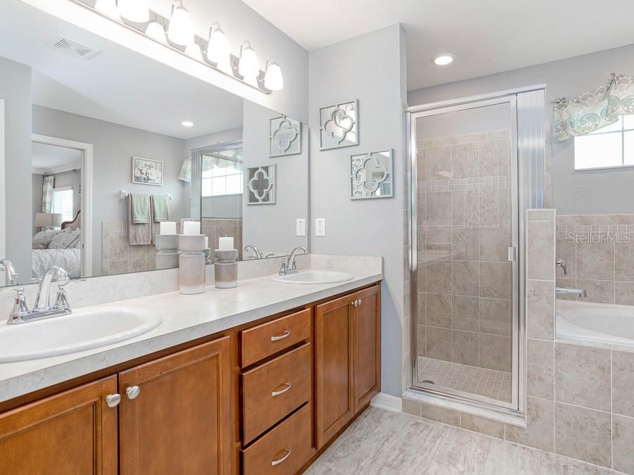775 BENTLEY NORTH LOOP