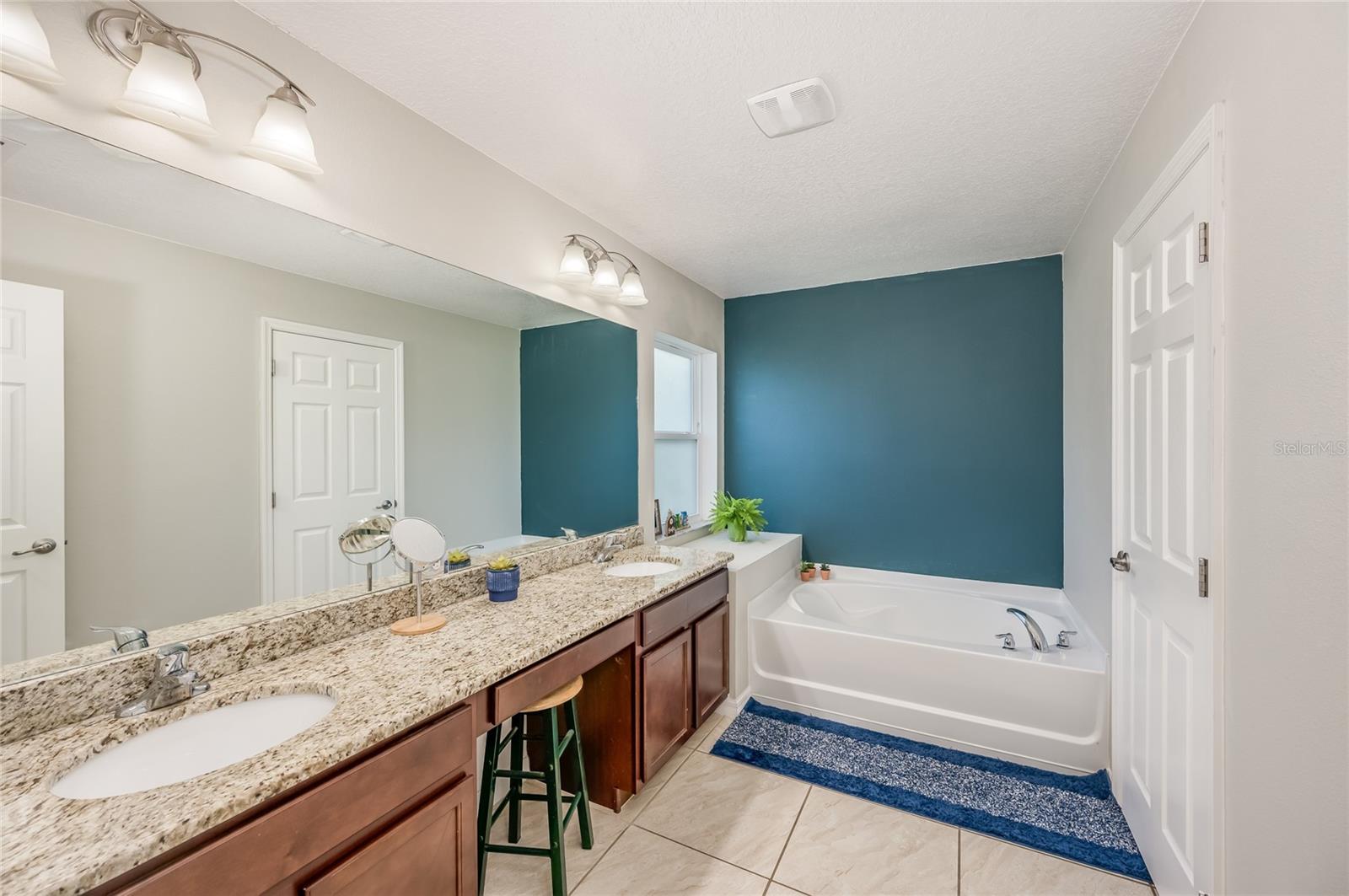 2890 DETACHED CIR SE