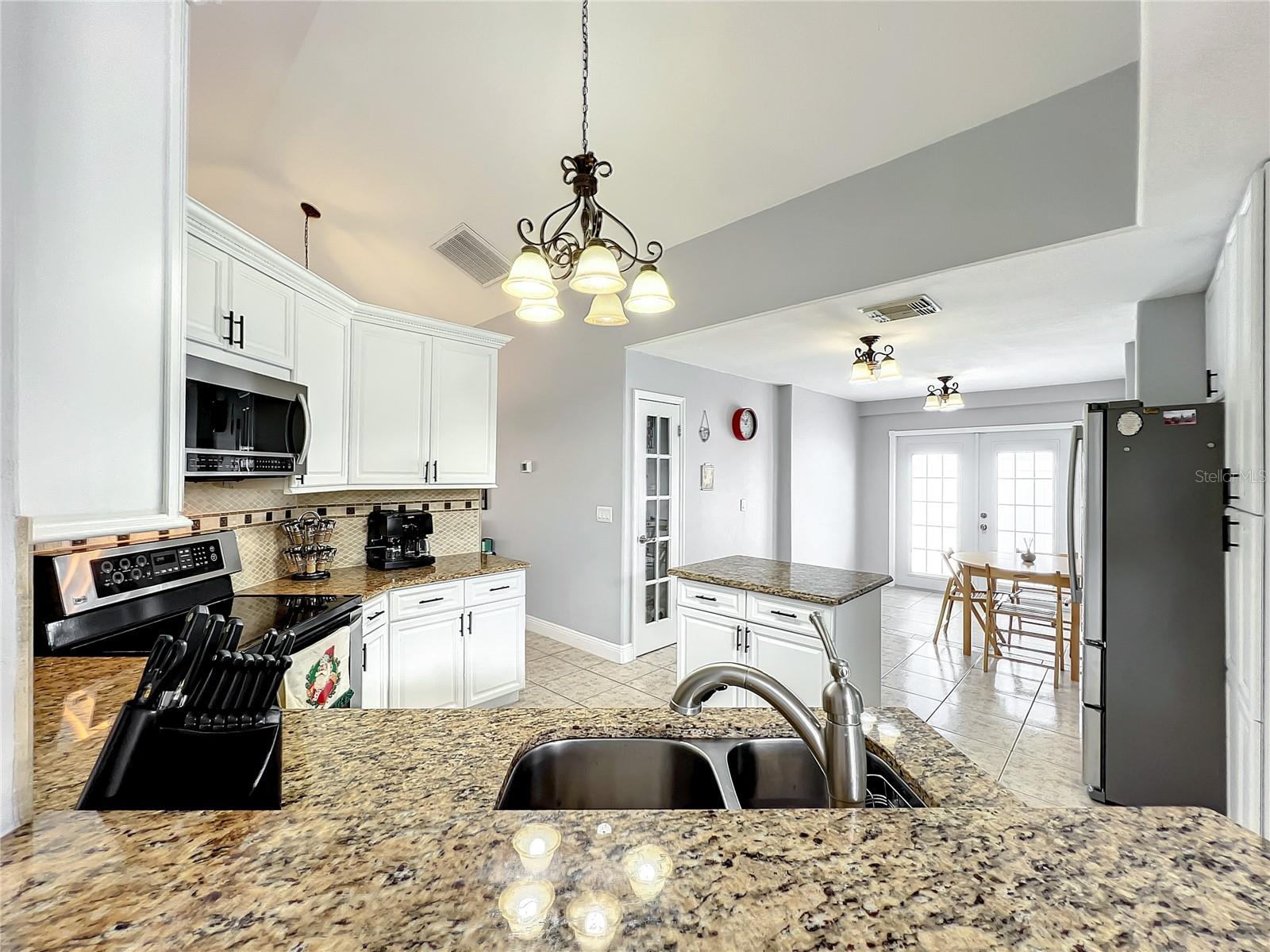 138 SEABREEZE CIR