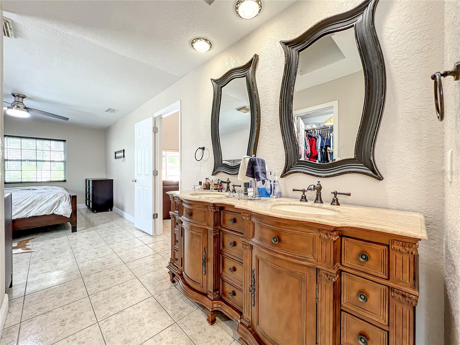 138 SEABREEZE CIR