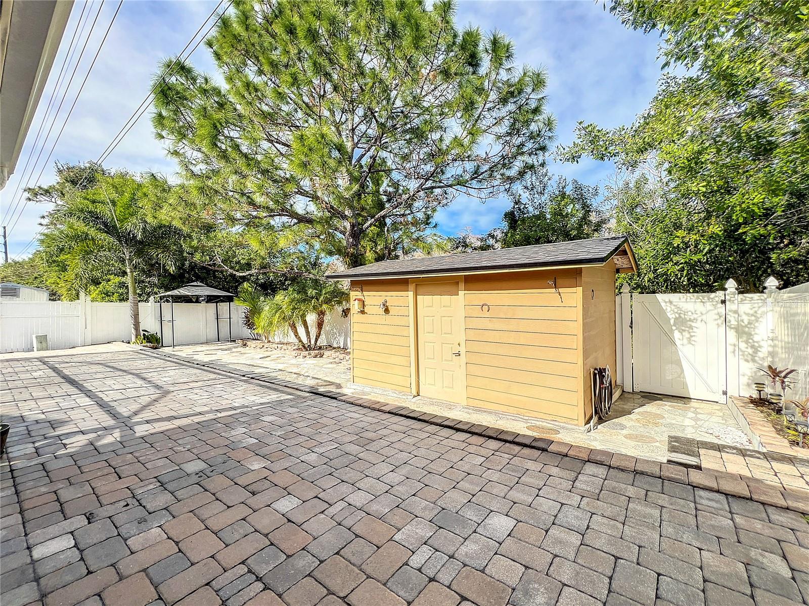 138 SEABREEZE CIR