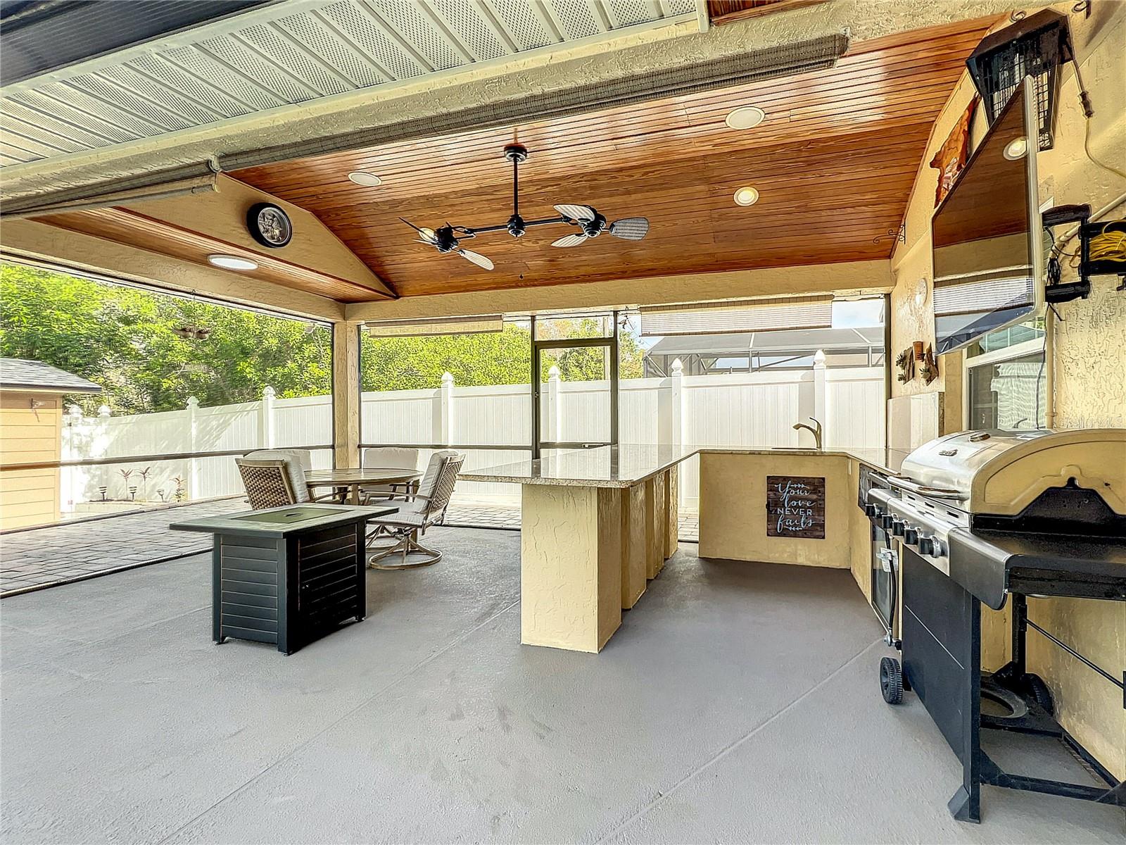 138 SEABREEZE CIR