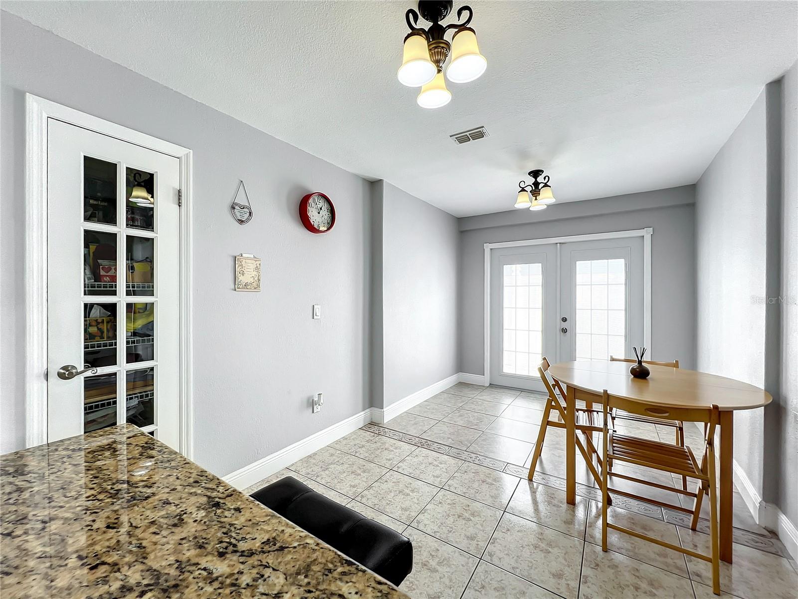 138 SEABREEZE CIR