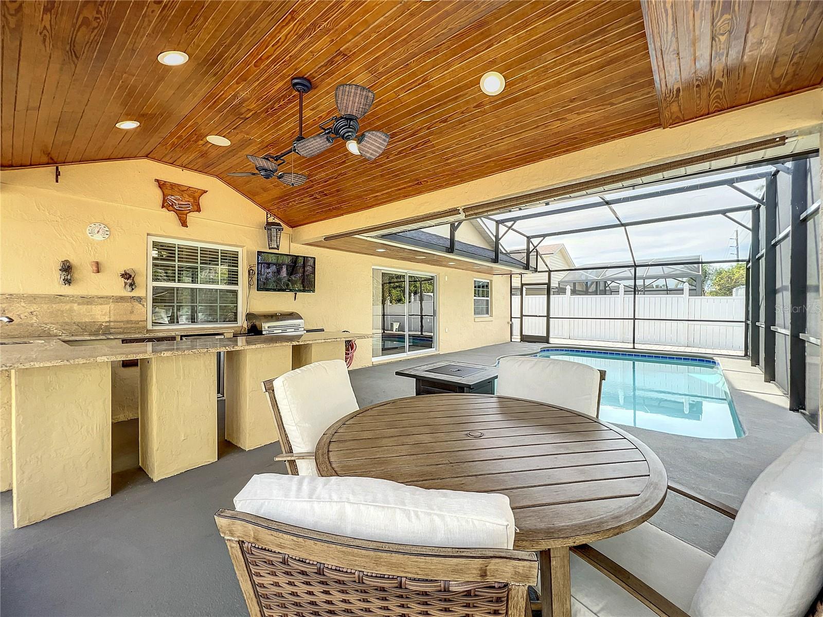 138 SEABREEZE CIR