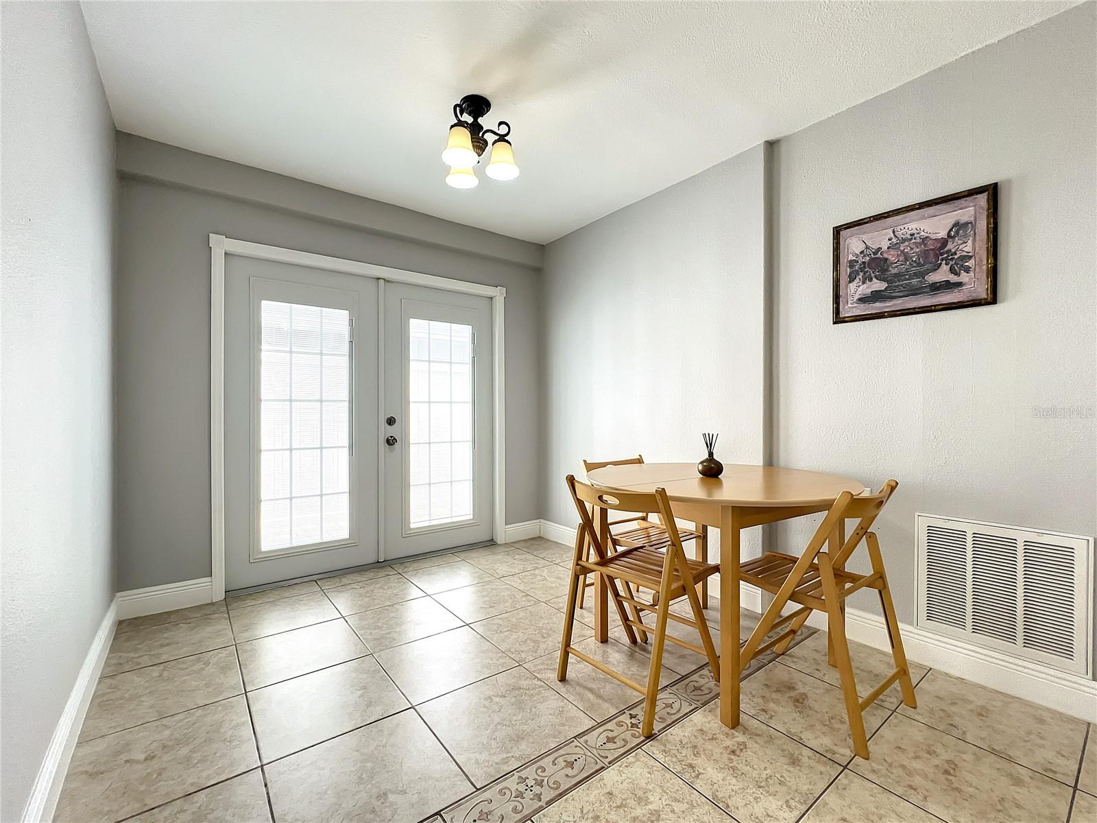 138 SEABREEZE CIR